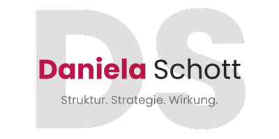 Daniela Schott – Prozesse & Strukturen für Unternehmerinnen mit Team Logo